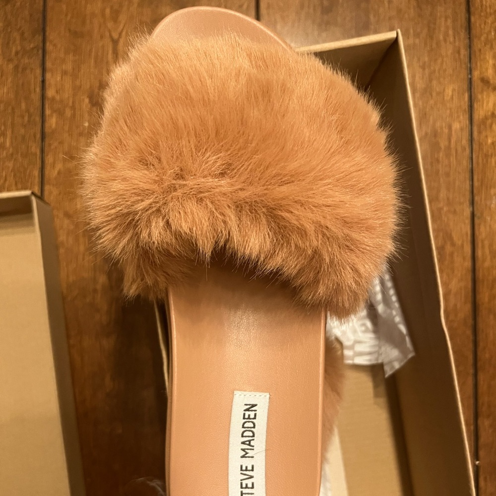 New in box Steve Madden slides 10